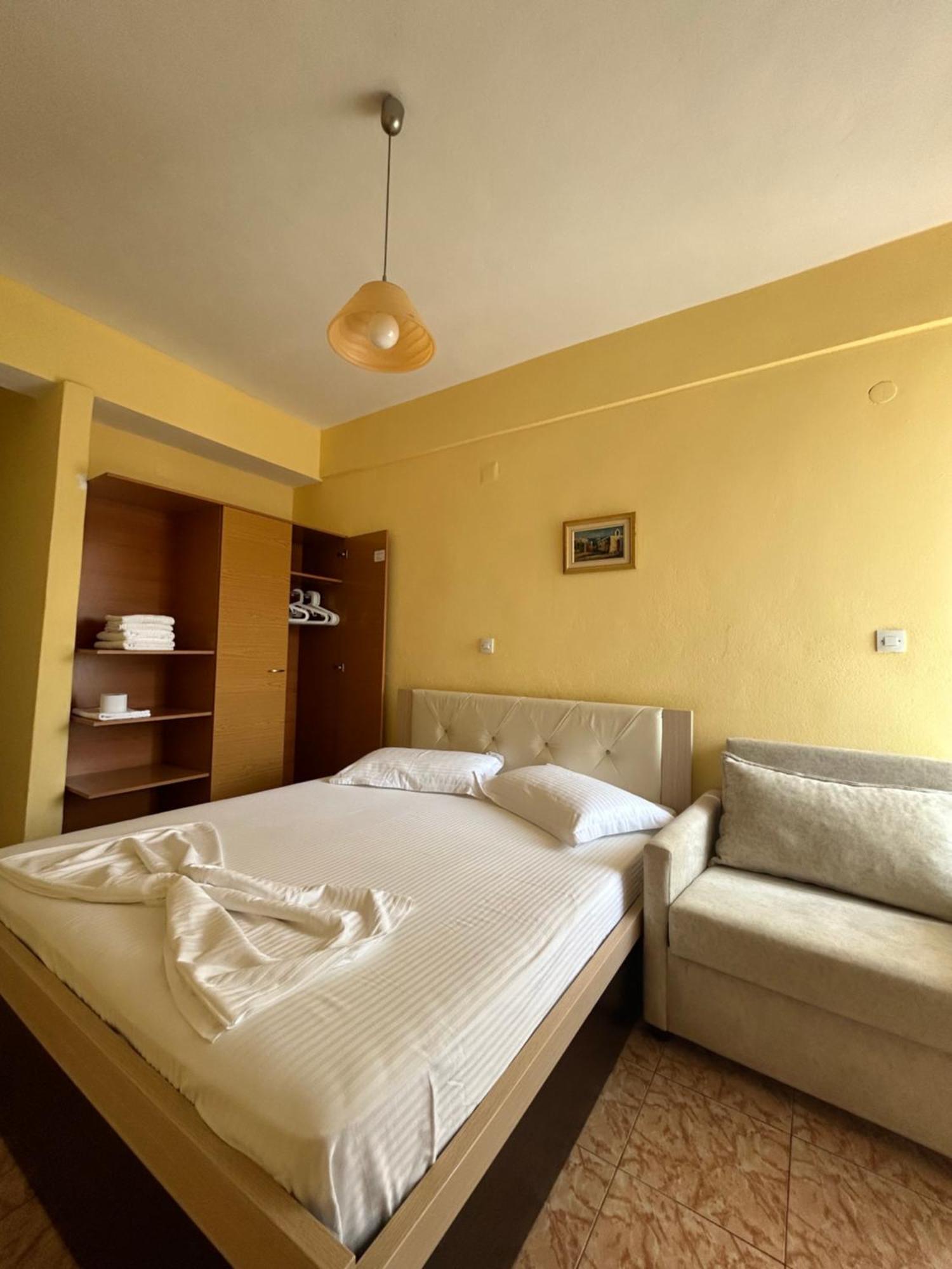Areti Rooms Hotel Himarë Exterior foto