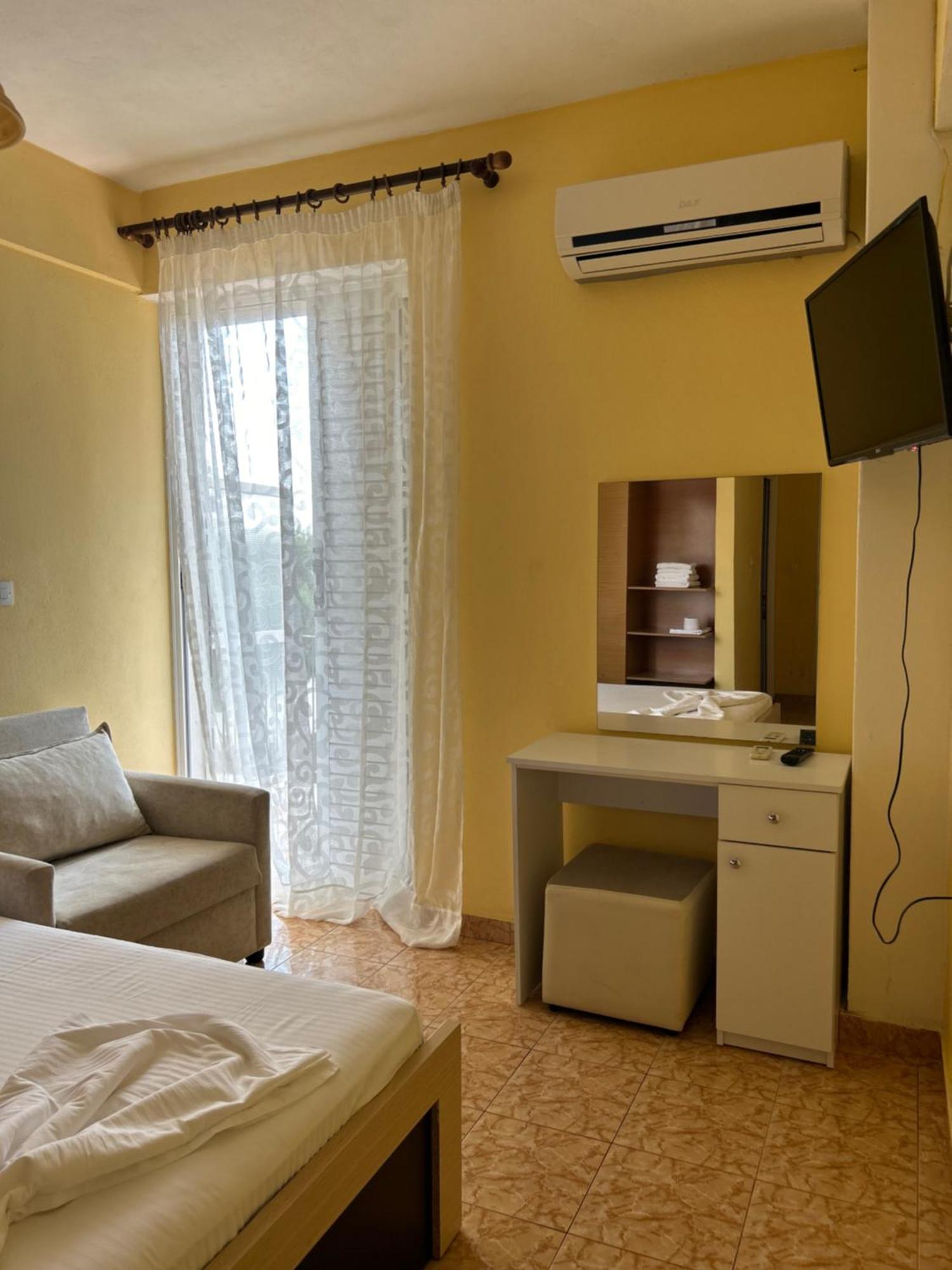 Areti Rooms Hotel Himarë Exterior foto