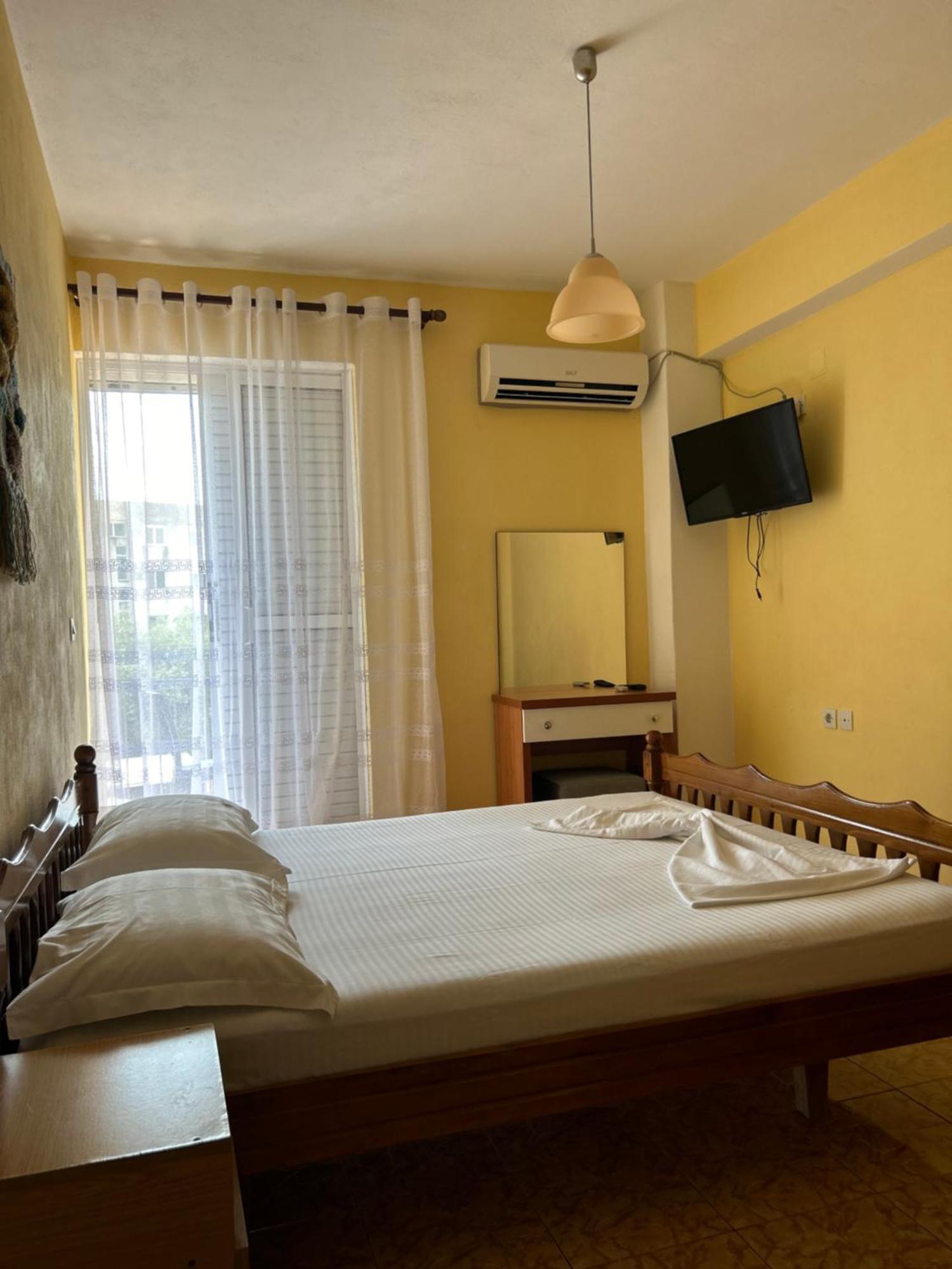 Areti Rooms Hotel Himarë Exterior foto