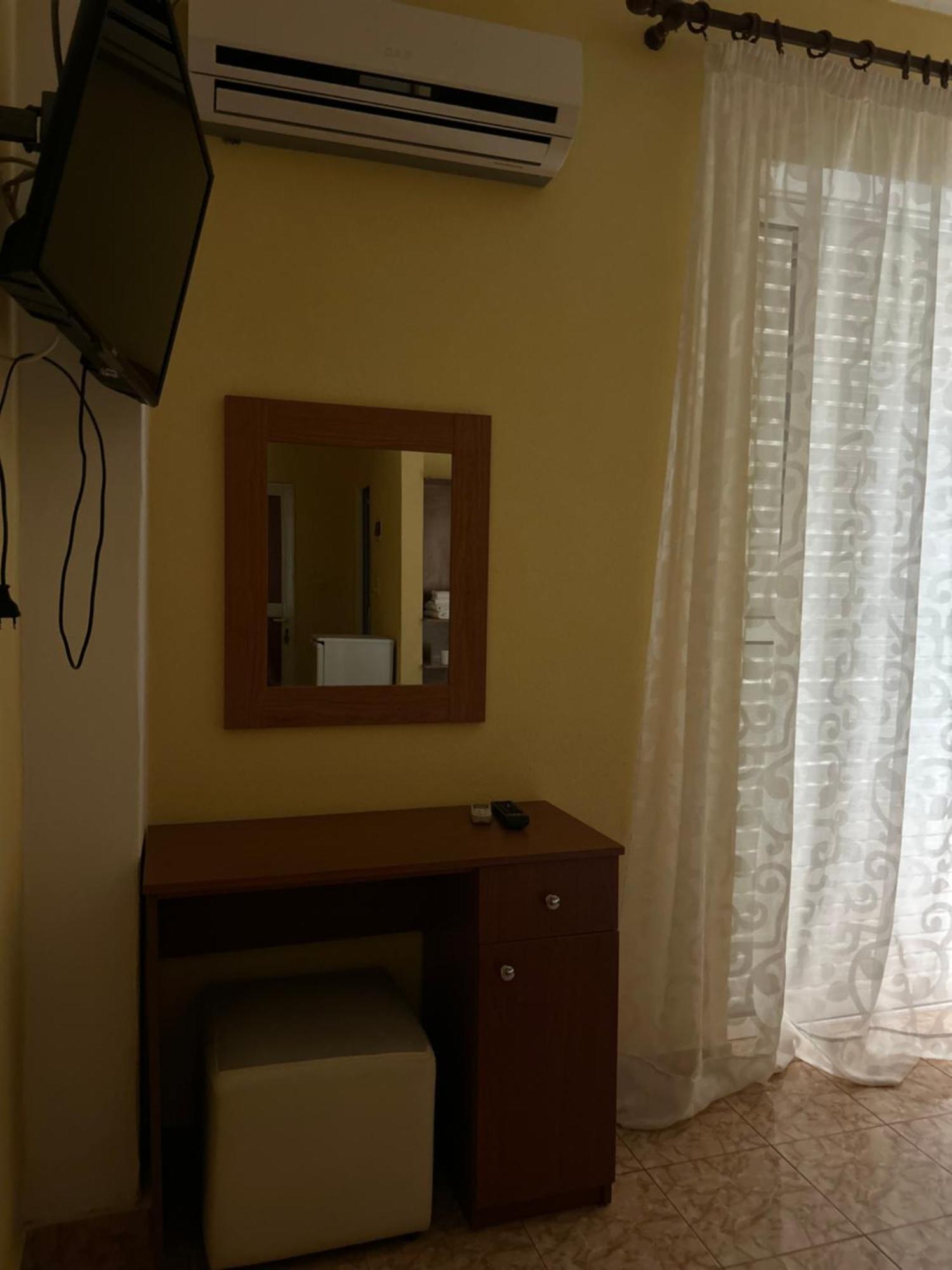 Areti Rooms Hotel Himarë Exterior foto